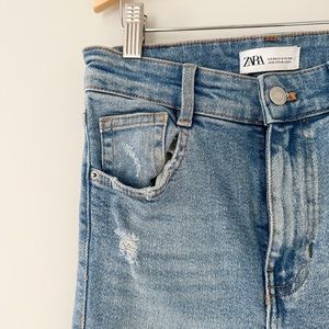 Zara women’s light wash jeans with frayed hems, size 2